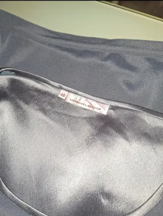 Traje falda y top gris