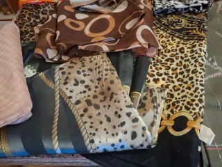 Foulard e sciarpette di varie misure nuovi.