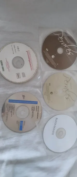 Lote CDs: Shakira, Perales, Vega, Flamenco y más