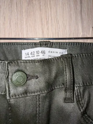 Pantalones efecto piel sintética