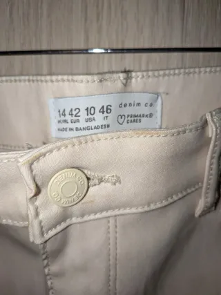 Pantalones efecto piel sintética