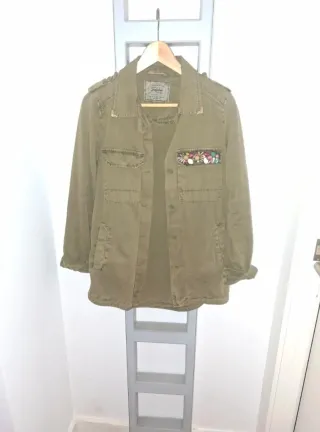 Chaqueta Zara verde militar