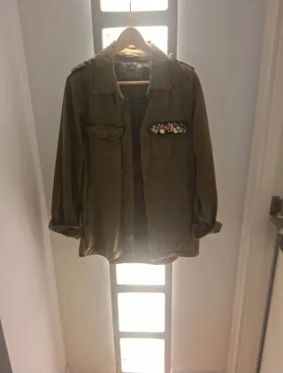 Chaqueta Zara verde militar