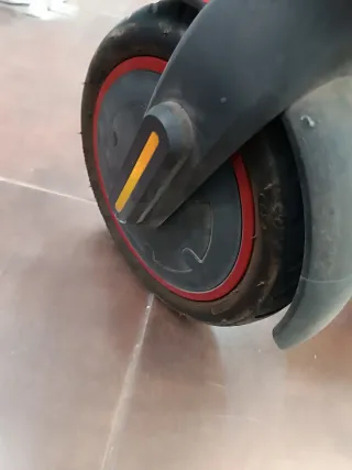 Patinete Eléctrico Negro y Naranja