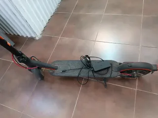 Patinete Eléctrico Negro y Naranja