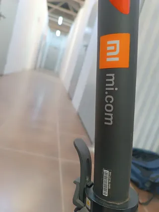 Patinete Eléctrico Negro y Naranja