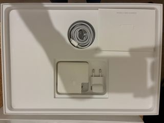 MacBook Pro 15 Touch Bar Gris Espacial con caja.