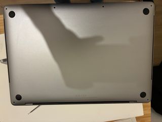 MacBook Pro 15 Touch Bar Gris Espacial con caja.