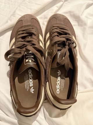 Zapatillas Adidas Marrones y Beige