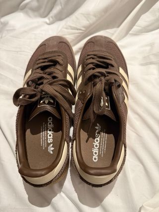 Zapatillas Adidas Marrones y Beige