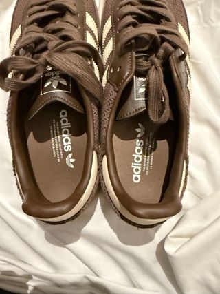 Zapatillas Adidas Marrones y Beige