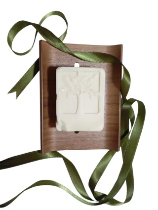 Sapone artigianale con portasapone in legno di noc
