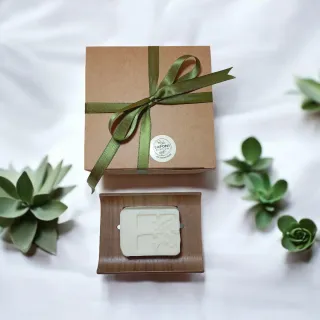 Sapone artigianale con portasapone in legno di noc