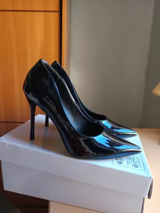 Tacones elegantes negros
