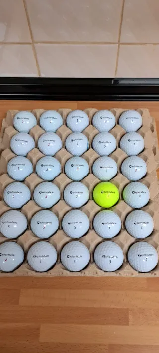 40 Bolas de Golf TaylorMade