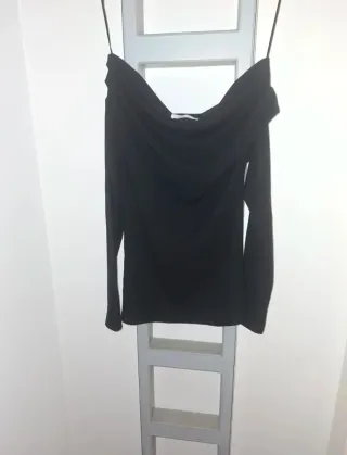 Camiseta Zara Negra Manga Larga Hombros Descubiert