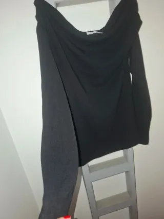 Camiseta Zara Negra Manga Larga Hombros Descubiert