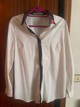 Camisa blanca algodón con estampado floral