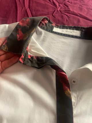 Camisa blanca algodón con estampado floral