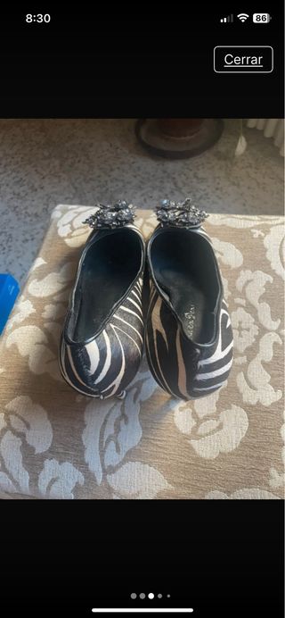 Zapatos de salón Lorenz cebra y pedrería