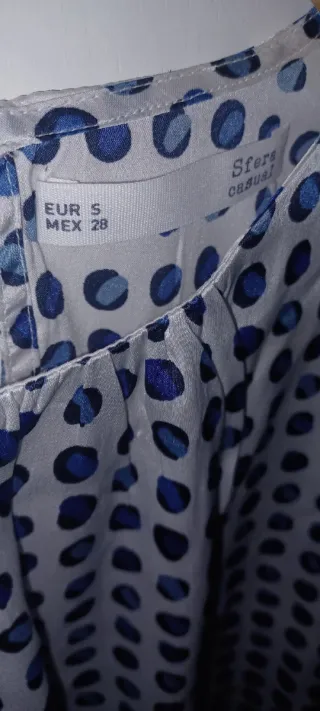 Blusa satinada mujer lunares azul