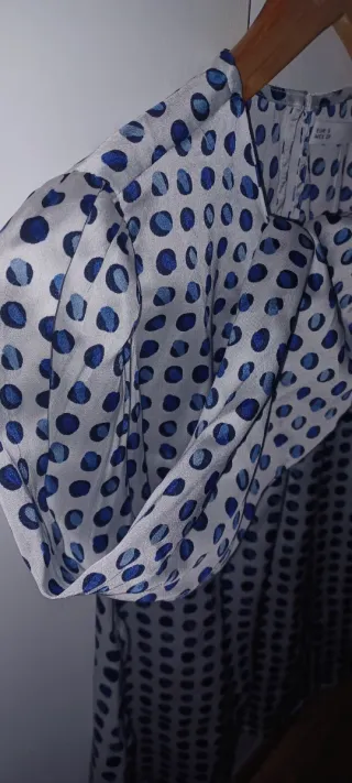 Blusa satinada mujer lunares azul