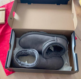 Botas       UGG      Gris      Talla     37