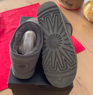 Botas       UGG      Gris      Talla     37