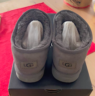 Botas       UGG      Gris      Talla     37