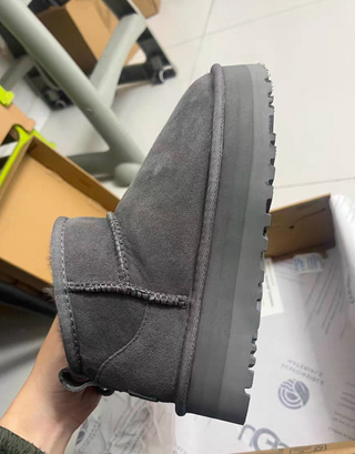 Botas        UGG       Grises