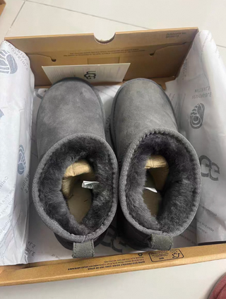 Botas        UGG       Grises