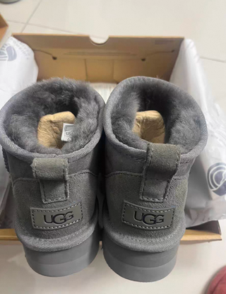 Botas        UGG       Grises