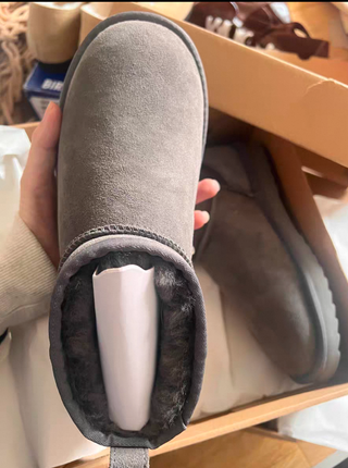 Botas       UGG       grises