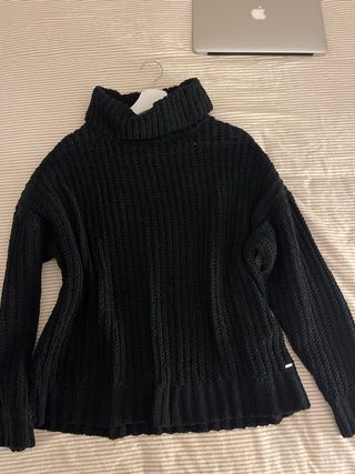Abrigo Hollister Negro Cuello Alto Talla M