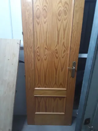 Puerta interior de madera