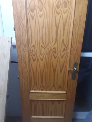 Puerta interior de madera