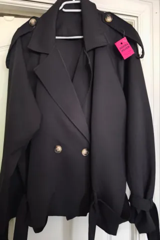 Gabardina corta negra