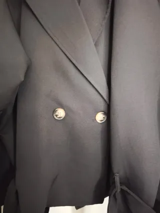 Gabardina corta negra