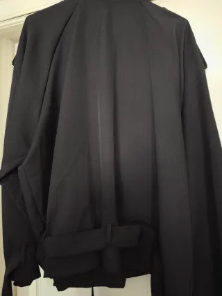 Gabardina corta negra