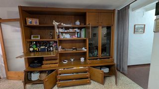 Mesa de comedor de madera urge retirarlo