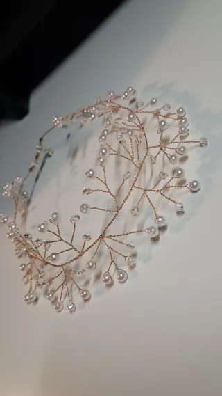 Gargantilla de cristales y perlas dorada