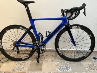 Bicicleta de carretera Merida azul