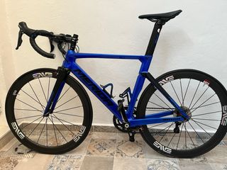 Bicicleta de carretera Merida azul