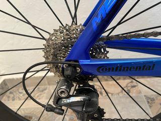 Bicicleta de carretera Merida azul