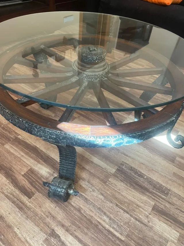 Mesa centro rueda madera y metal vintage