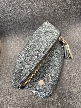 Bolso personalizado gris y plateado