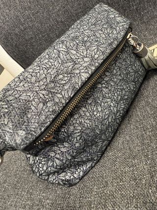 Bolso personalizado gris y plateado