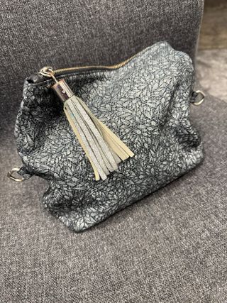 Bolso personalizado gris y plateado
