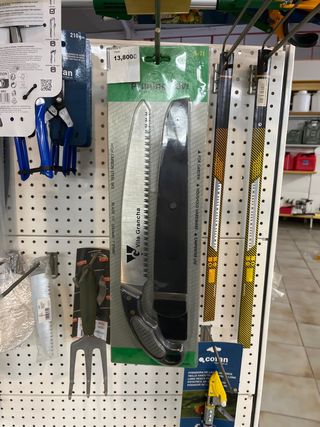 Serrucho de poda con funda