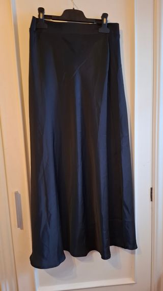 Falda larga negra